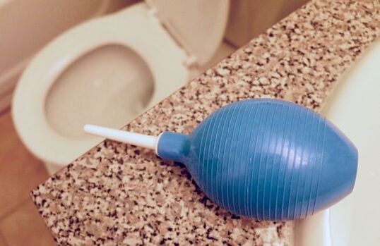Enema to remove parasites from the body