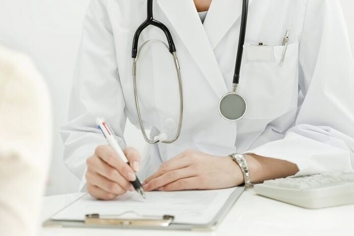 Doctor treating worm infection